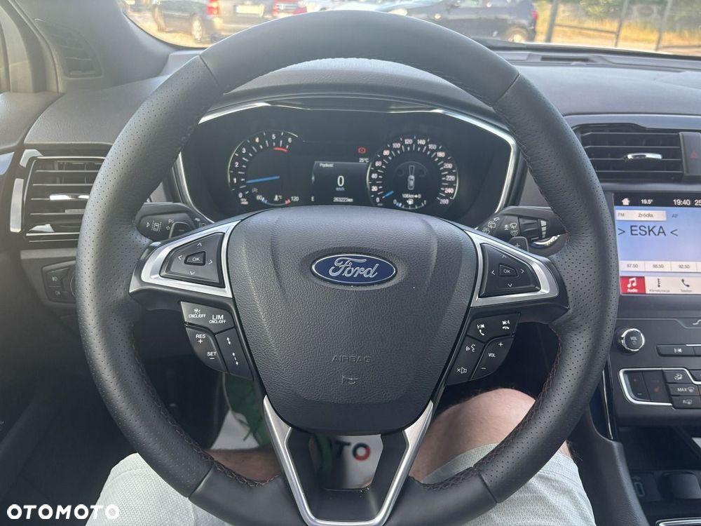 Ford Mondeo - 25