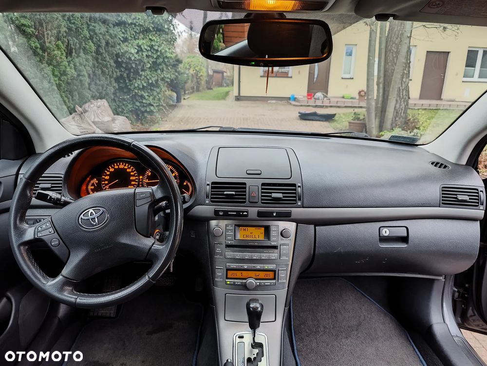 Toyota Avensis 1.8 VVT-i Automatik Sol - 17