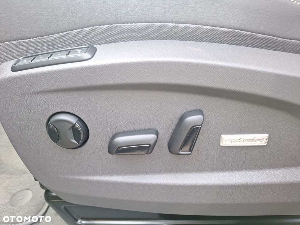 Volkswagen Multivan - 26