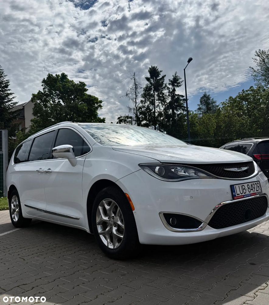 Chrysler Pacifica - 2