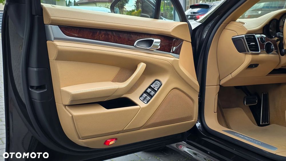Porsche Panamera 4S - 17
