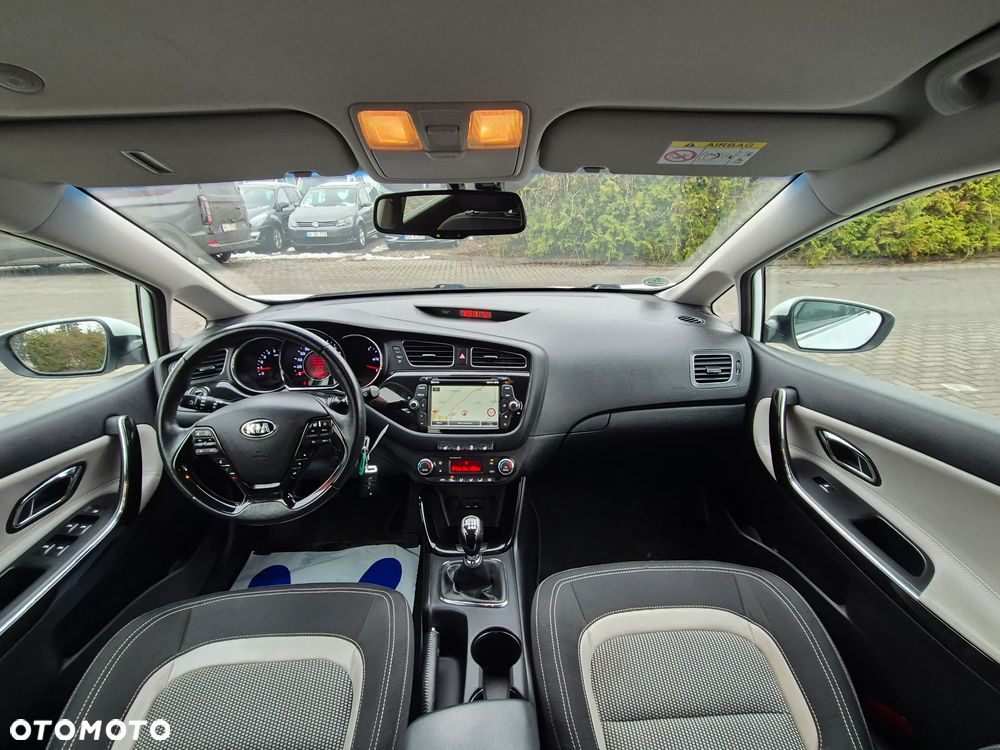 Kia Ceed 1.6 CRDi 128 Platinum Edition - 31