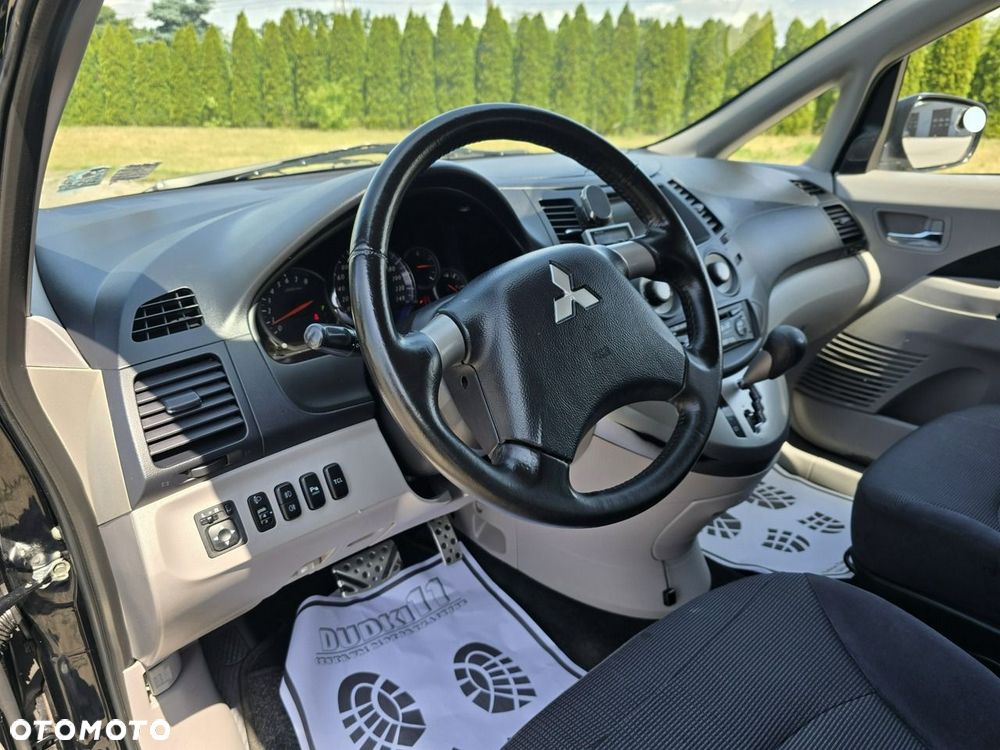 Mitsubishi Grandis - 14