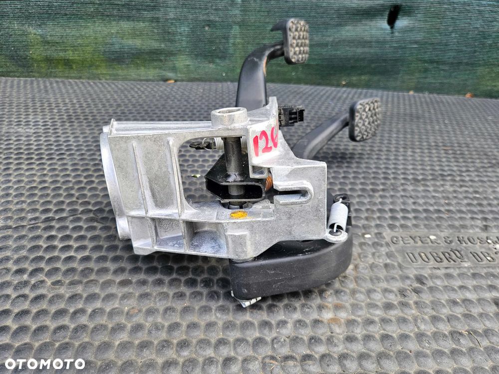 Pedały 678711/10 6761310 Pedał Czujnik Hamulca Sprzegła Stelaż Manual Europa BMW 3 E90 E91 E92 - 17