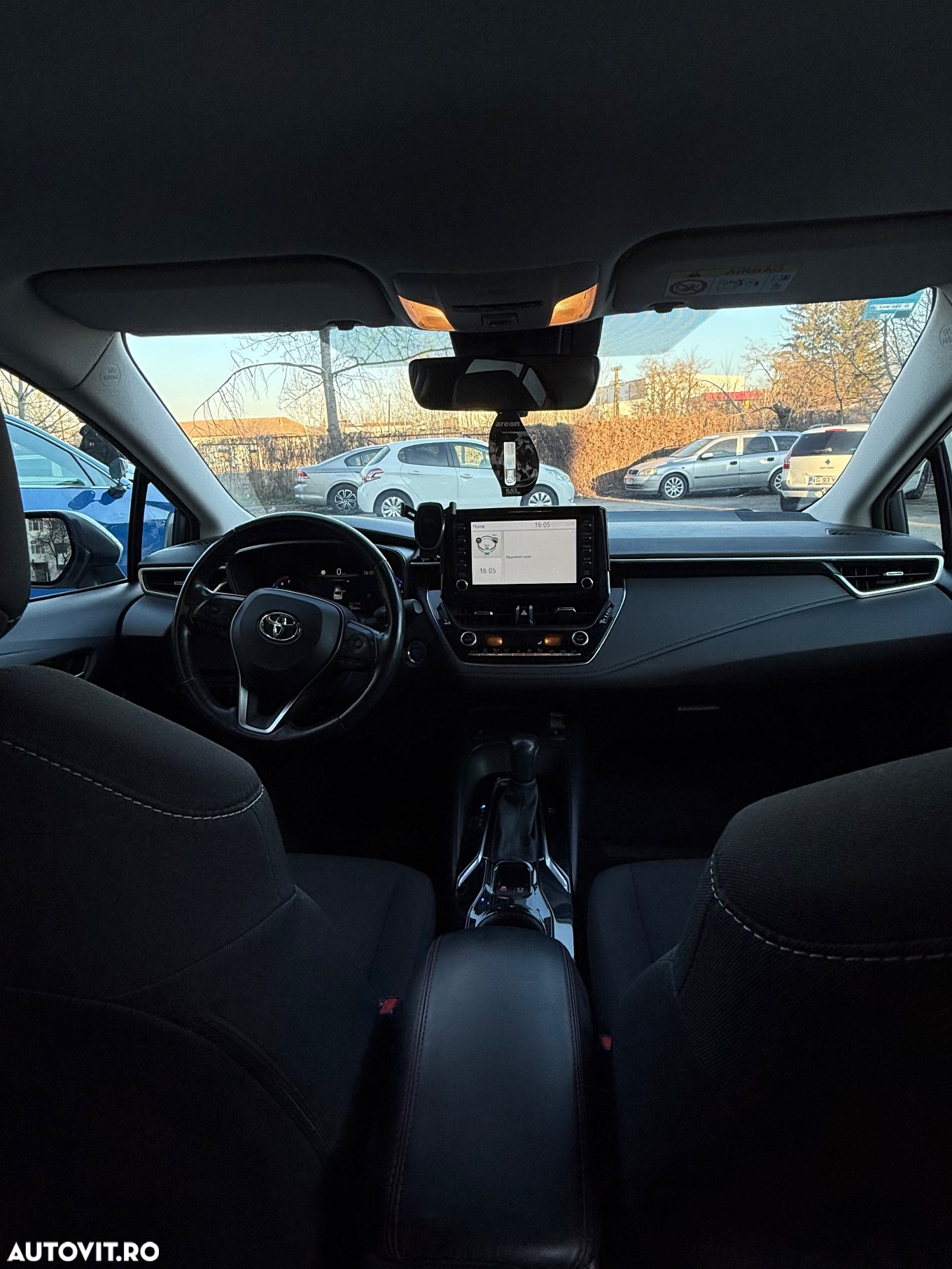 Toyota Corolla 1.8 HSD Dynamic Bi-tone - 4