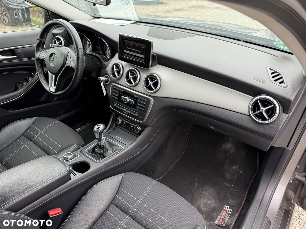 Mercedes-Benz GLA 200 Urban - 37