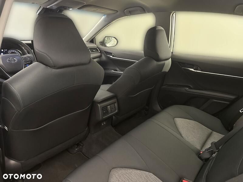 Toyota Camry - 18