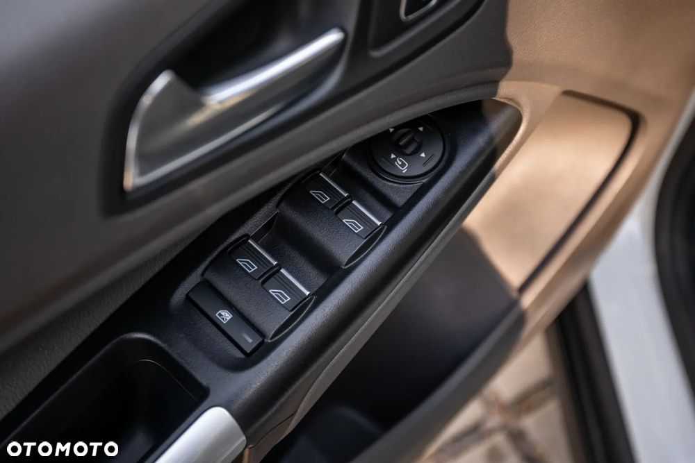 Ford Tourneo Connect Grand - 30