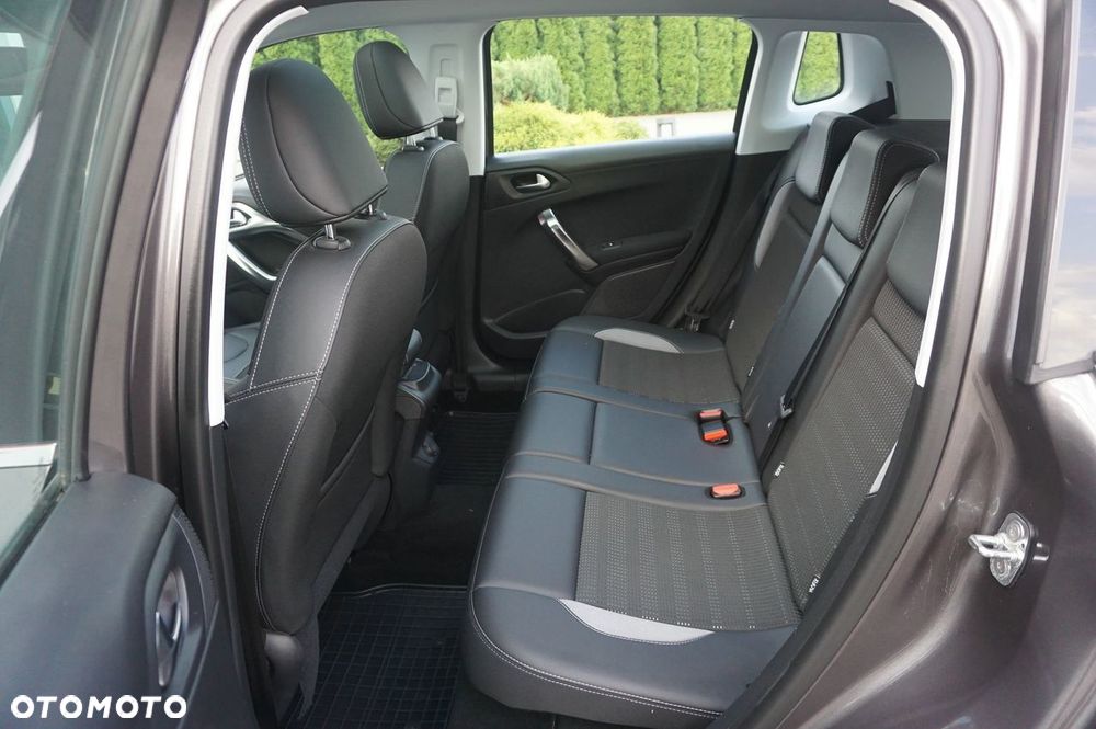 Peugeot 2008 1.6 BlueHDi Allure S&S - 20
