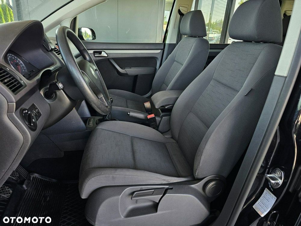 Volkswagen Touran - 22