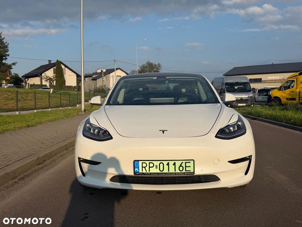 Tesla Model 3 - 3