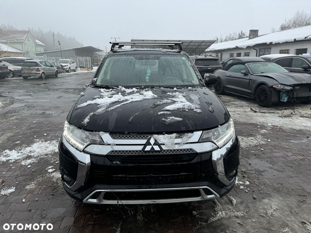 Mitsubishi Outlander - 2