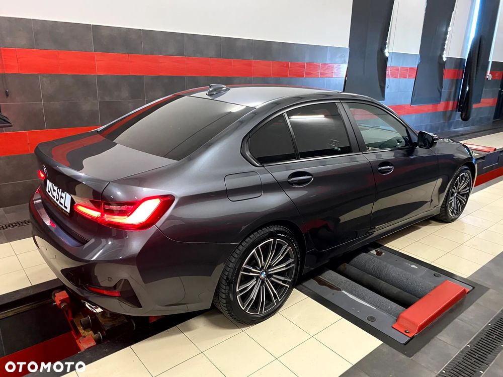 BMW Seria 3 320d Sport - 13