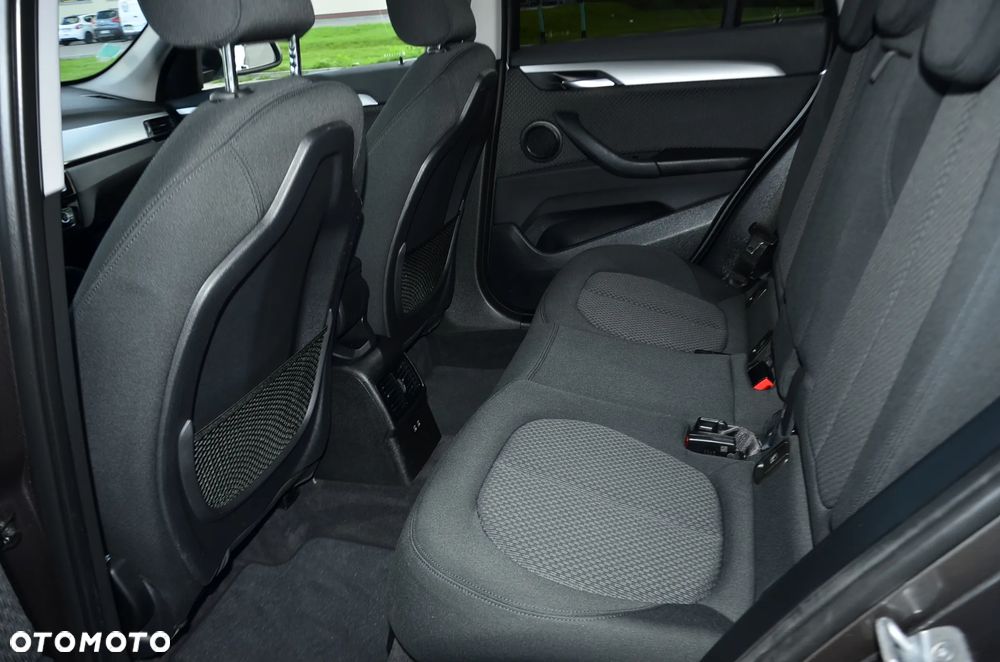 BMW X1 sDrive18d Business Edition - 17