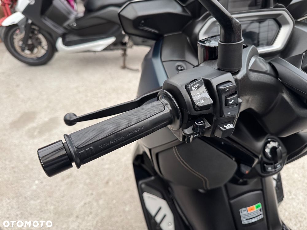 Yamaha X-max - 19