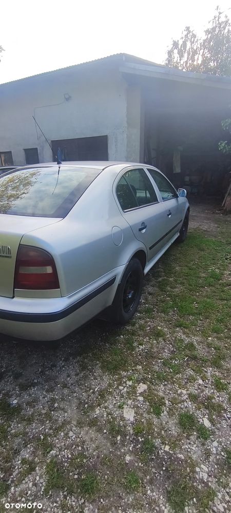 Skoda Octavia 1.8T Elegance - 3