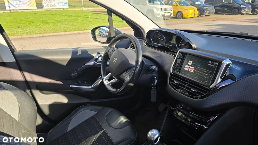 Peugeot 2008 1.2 Pure Tech GPF Allure S&S - 19