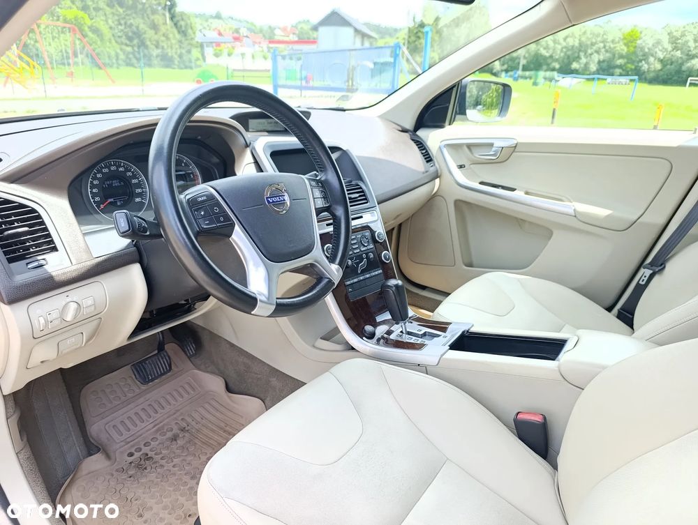 Volvo XC 60 2.4D Momentum - 12