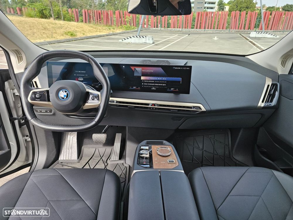 BMW iX xDrive 40 Pack Desportivo - 10