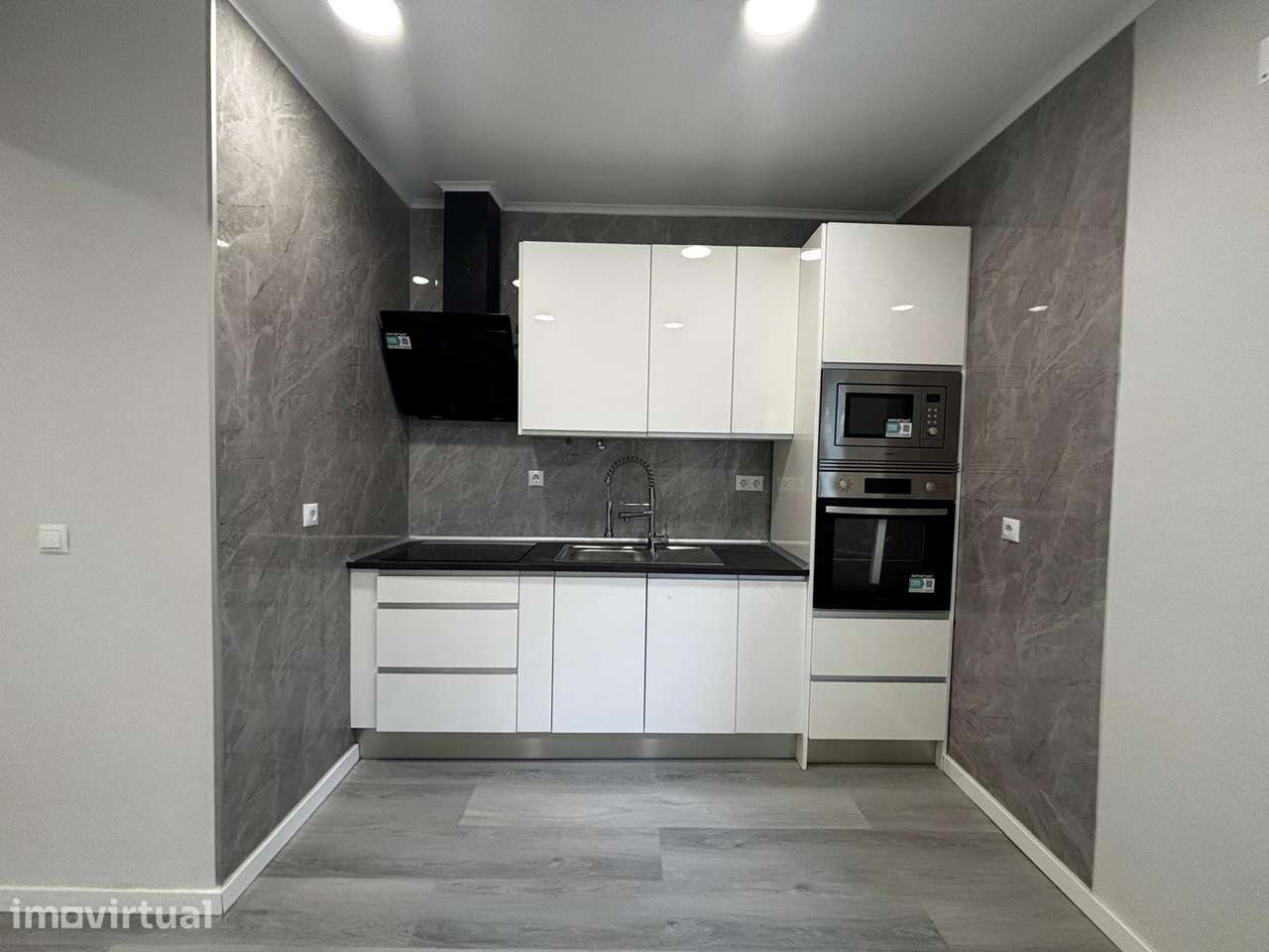 Apartamento T1 com elevador remodelado na Amadora - Grande imagem: 2/9