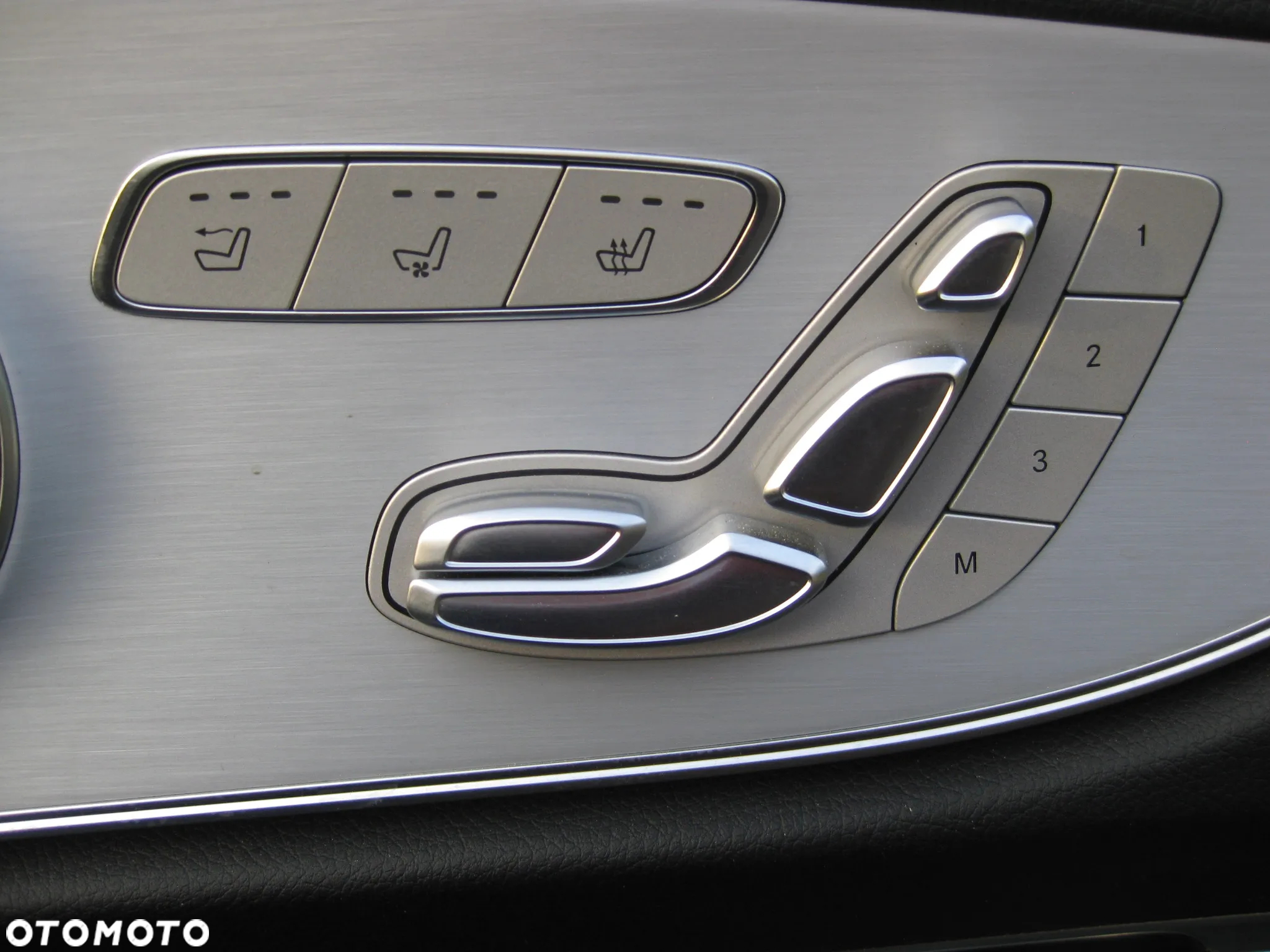 Mercedes-Benz Klasa E 200 Kabriolet 4-Matic 9G-TRONIC - 23