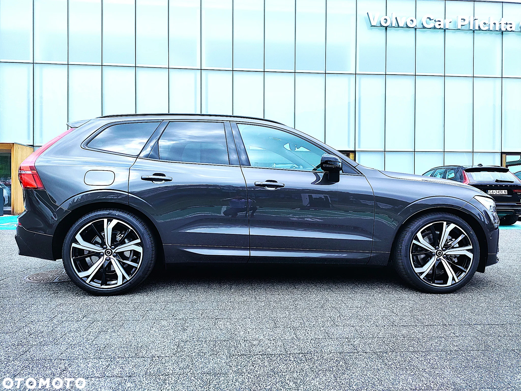 Volvo XC 60 T6 Plug-In Hybrid AWD Ultra Dark - 3