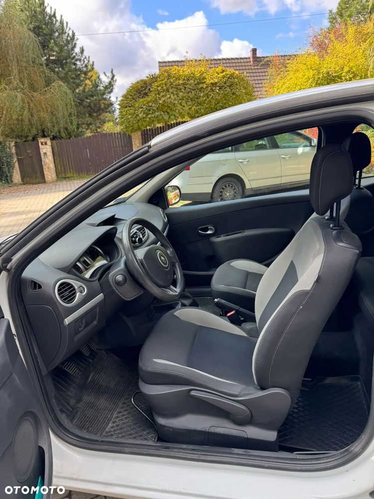 Renault Clio - 12