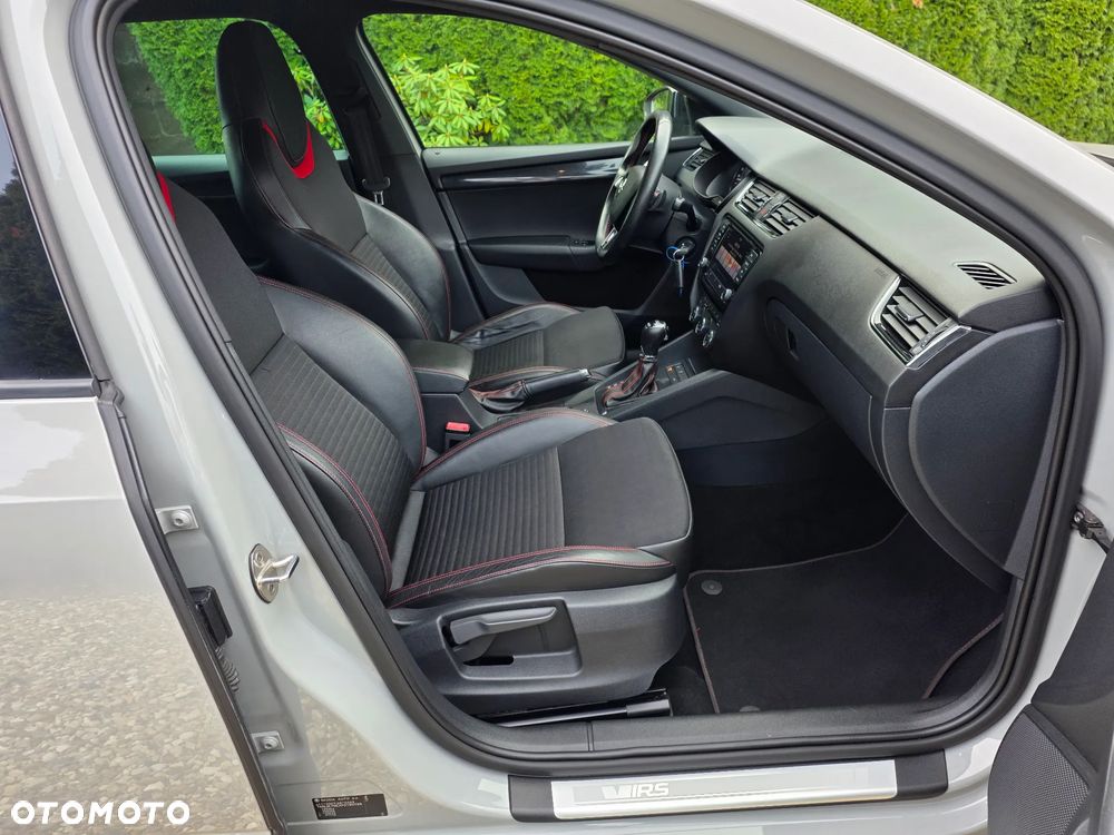 Skoda Octavia ver-combi-2-0-tdi-dsg-rs - 25