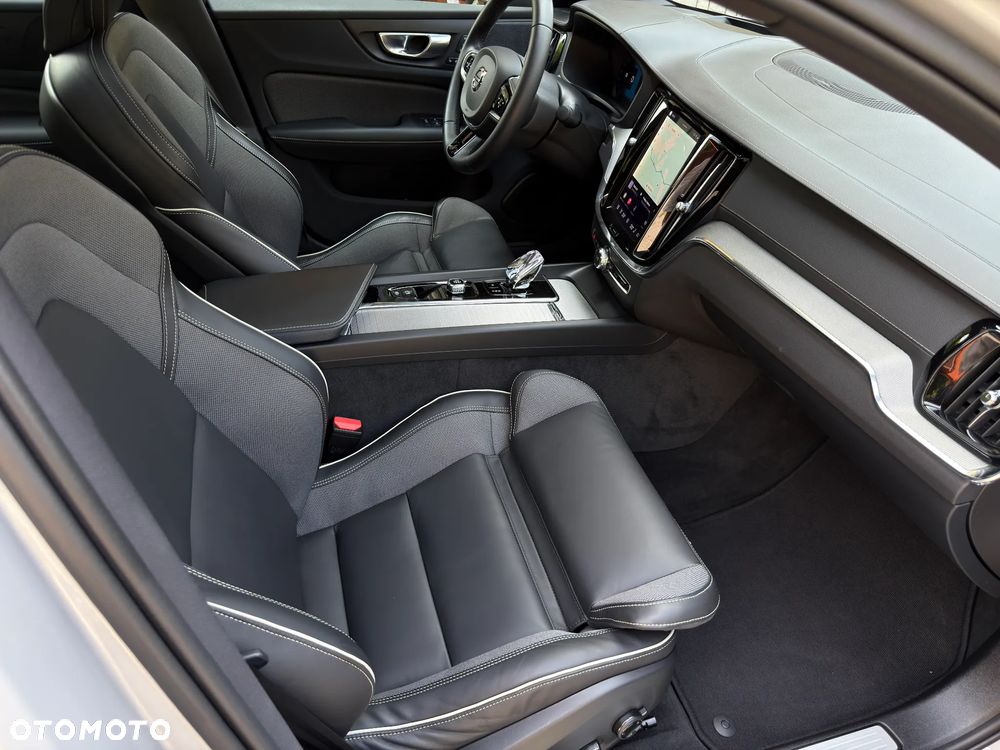 Volvo S60 B5 B AWD Ultimate Dark - 23