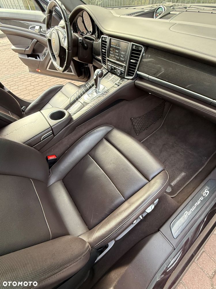 Porsche Panamera 4S PDK - 23