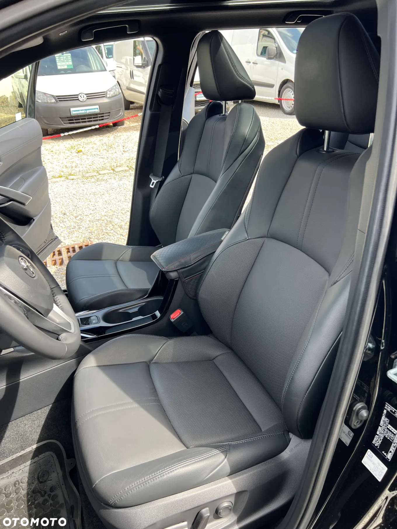 Toyota Corolla Cross 2.0 Hybrid Executive AWD - 28