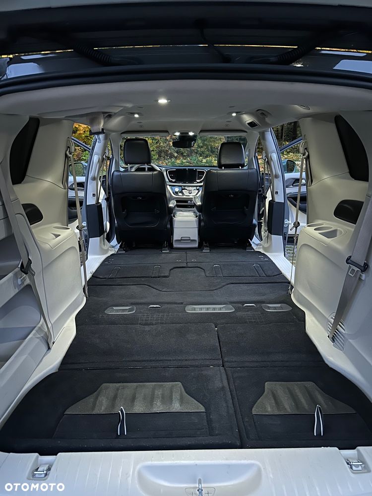 Chrysler Pacifica - 18