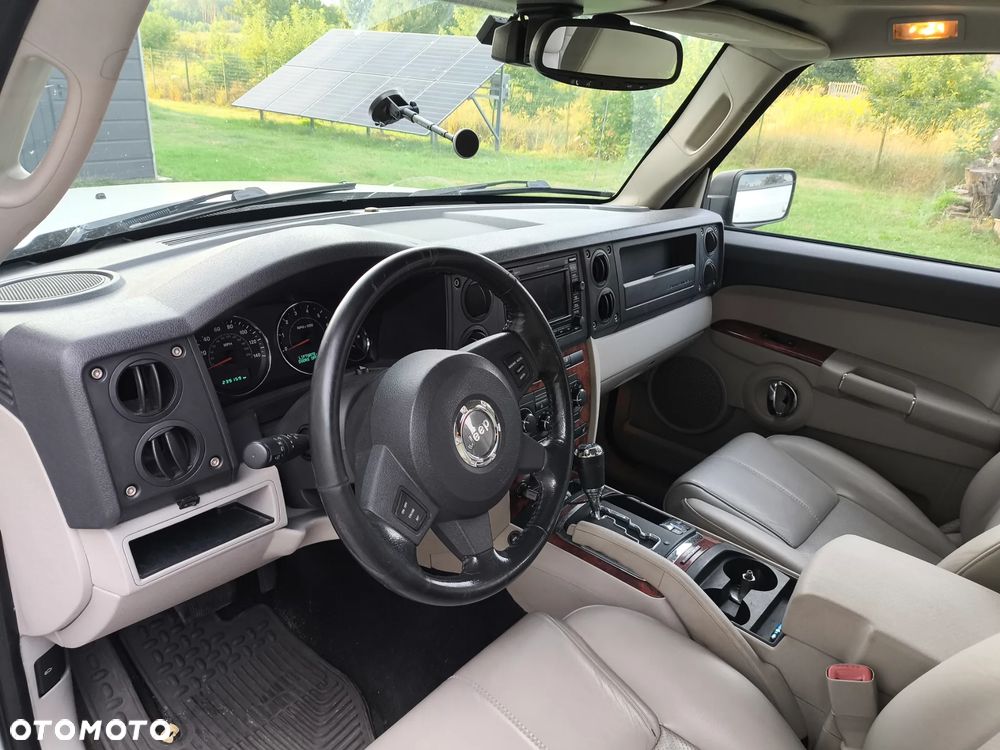 Jeep Grand Cherokee - 12