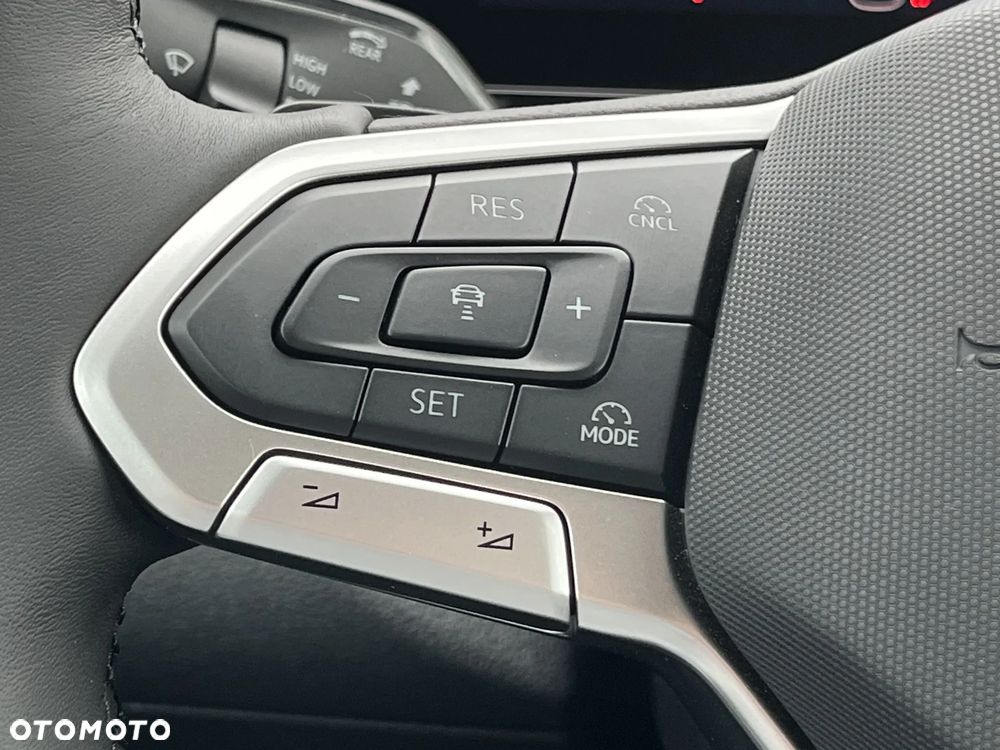 Volkswagen T-Roc 1.5 eTSI Life DSG - 27