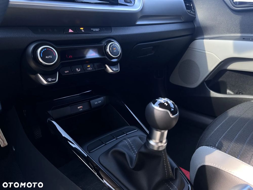 Kia Stonic 1.2 L - 11