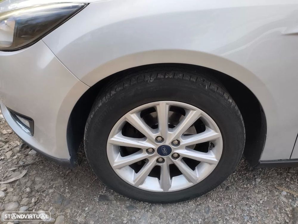 Ford Focus 1.0 EcoBoost Titanium - 9