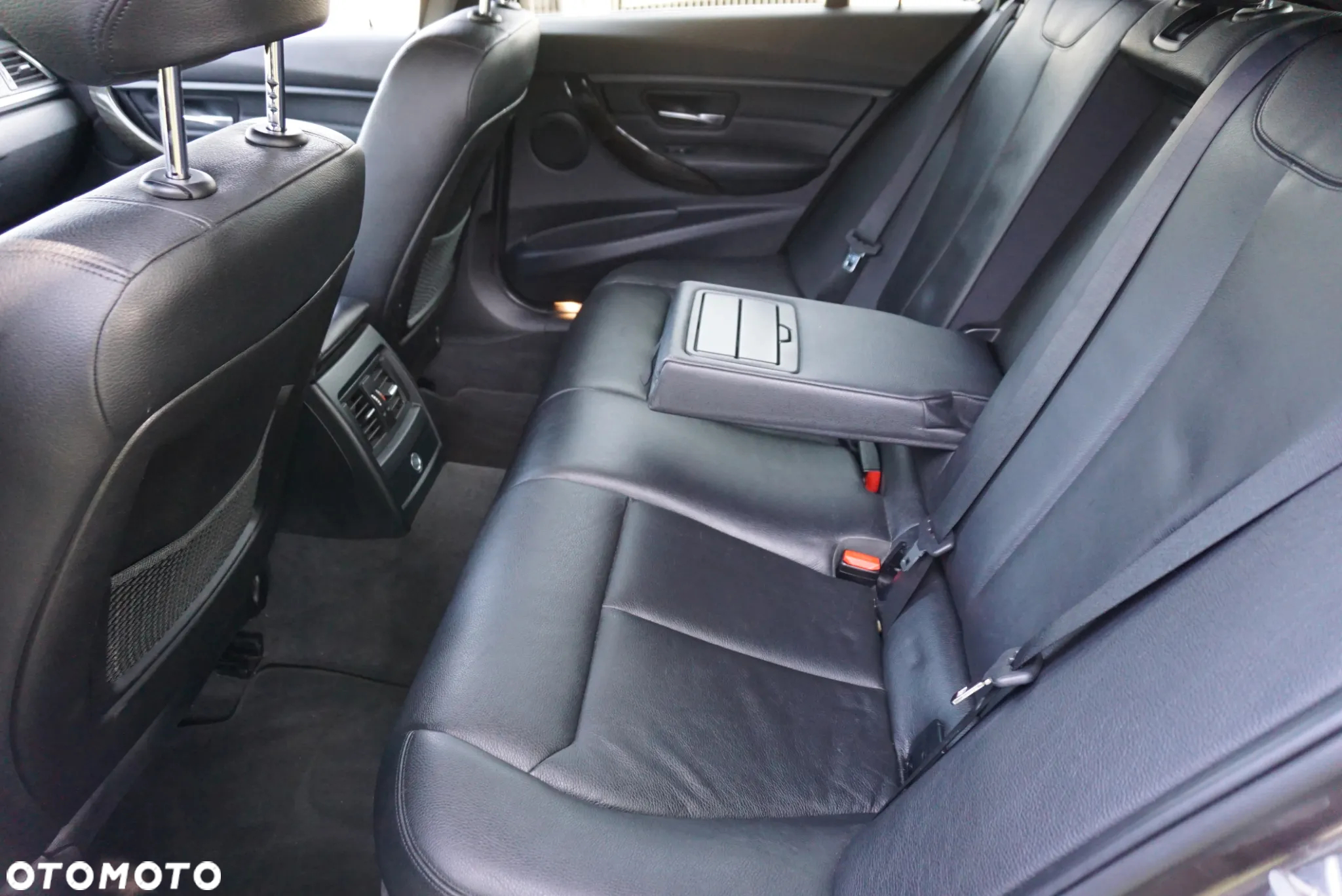 BMW Seria 3 318d Touring Luxury Line - 17