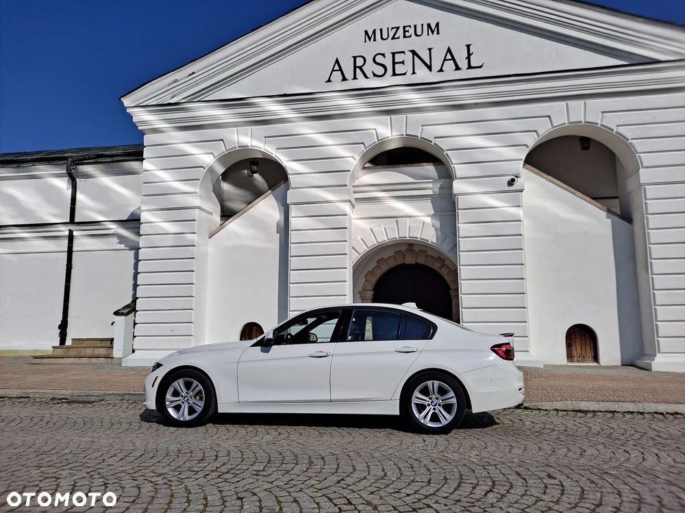 BMW Seria 3 328i xDrive Sport Line - 3