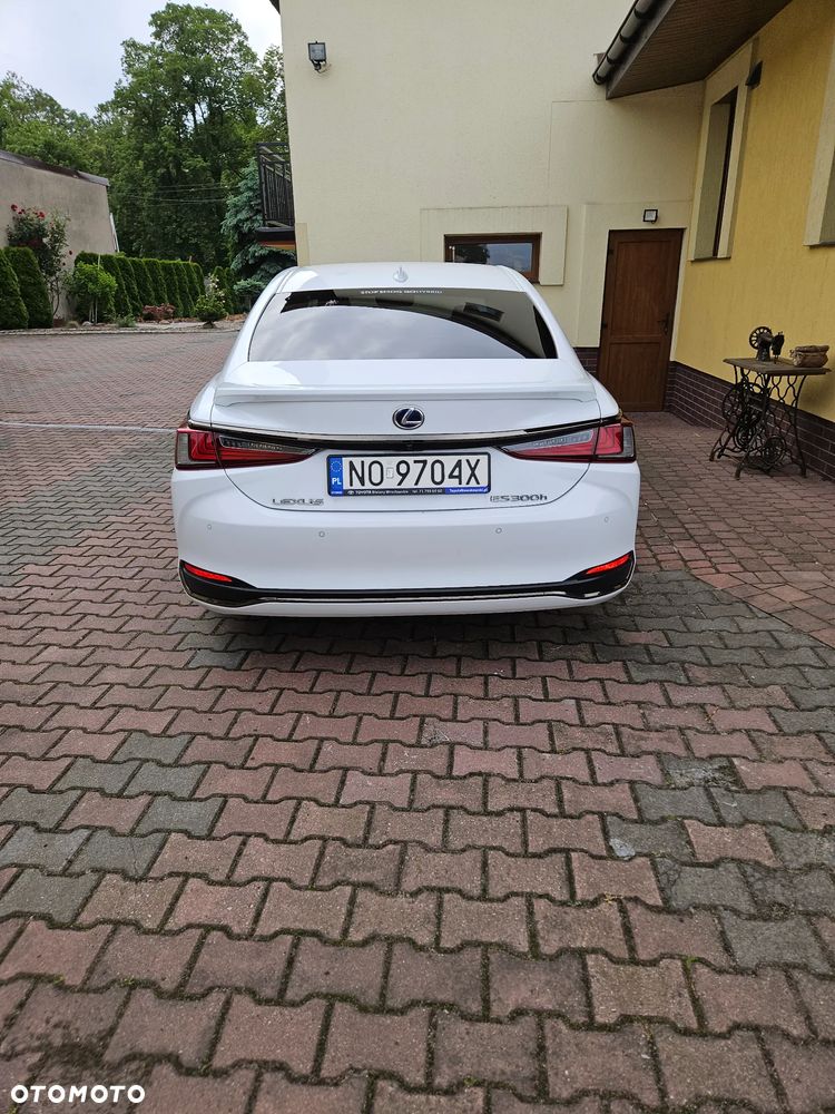 Lexus ES 300h F Sport Edition - 4