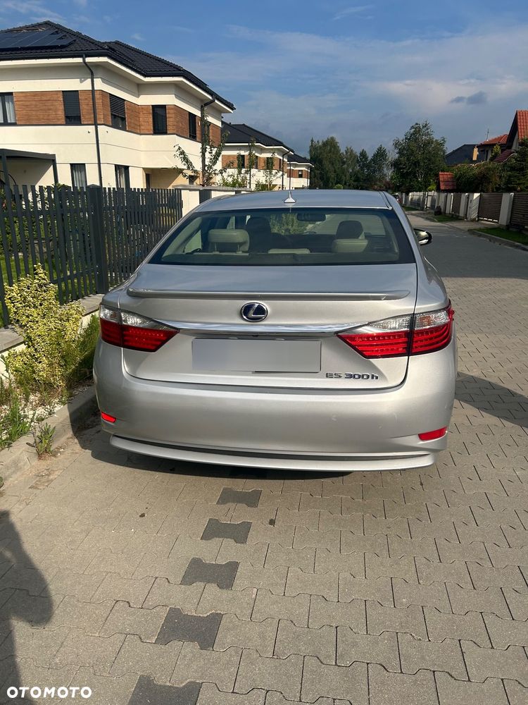 Lexus ES - 10