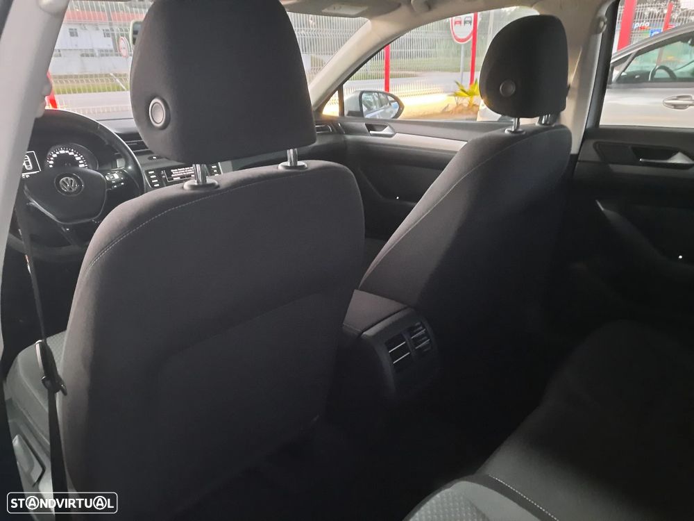 VW Passat 1.6 TDI BlueMotion - 19