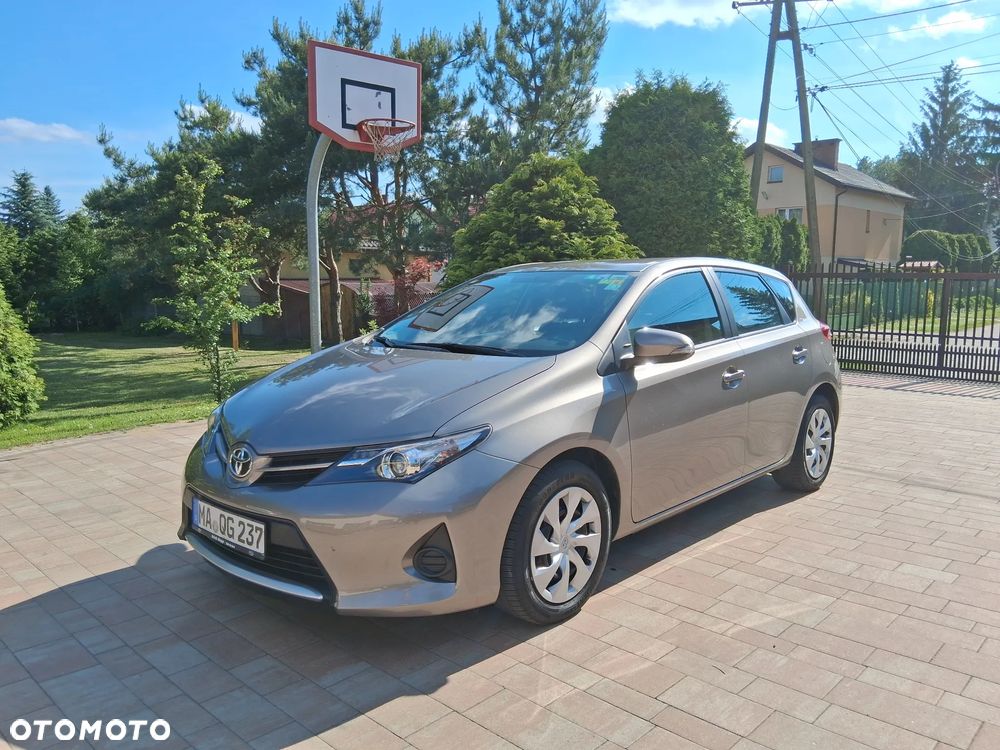 Toyota Auris 1.33 Dual-VVT-i Comfort - 1