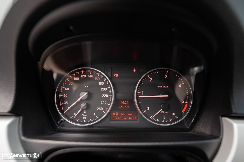 BMW 318 d Navigation Sport - 16