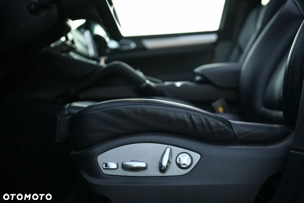 Porsche Cayenne GTS Tiptronic S - 24