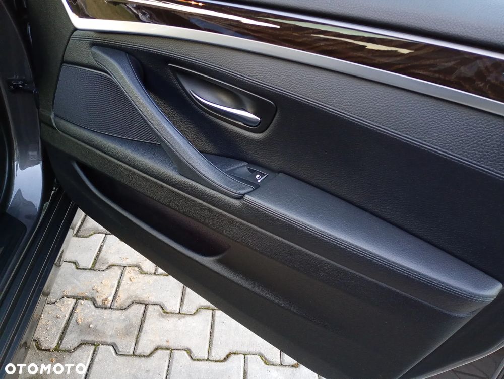 BMW Seria 5 520d - 25