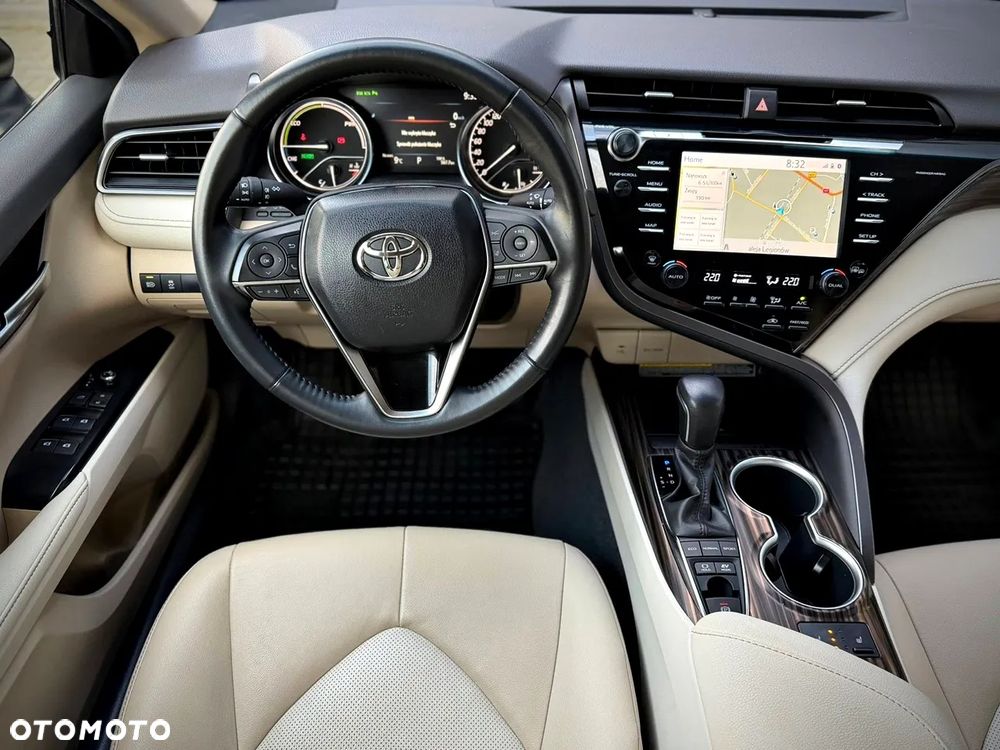 Toyota Camry 2.5 Hybrid Executive CVT - 19