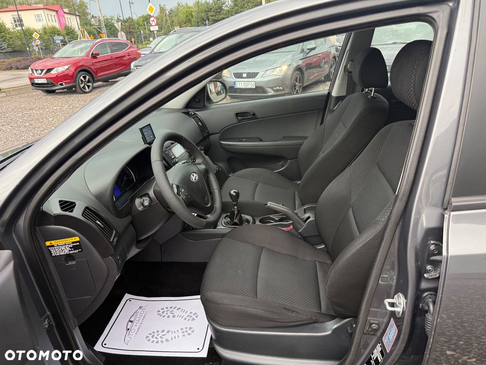 Hyundai i30 1.4 Base + - 8