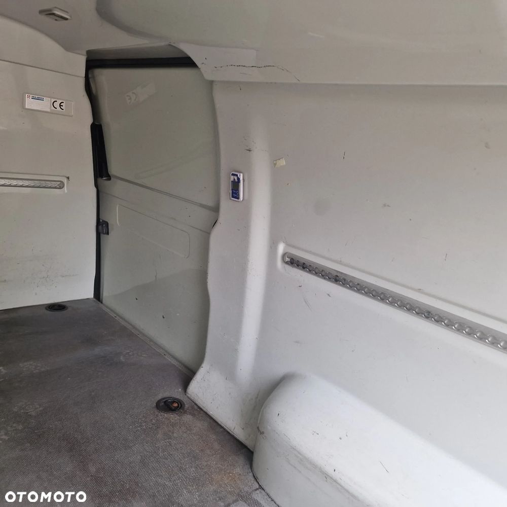 Volkswagen T6 dlugi izoterma chlodnia lodowka do lekow - 9