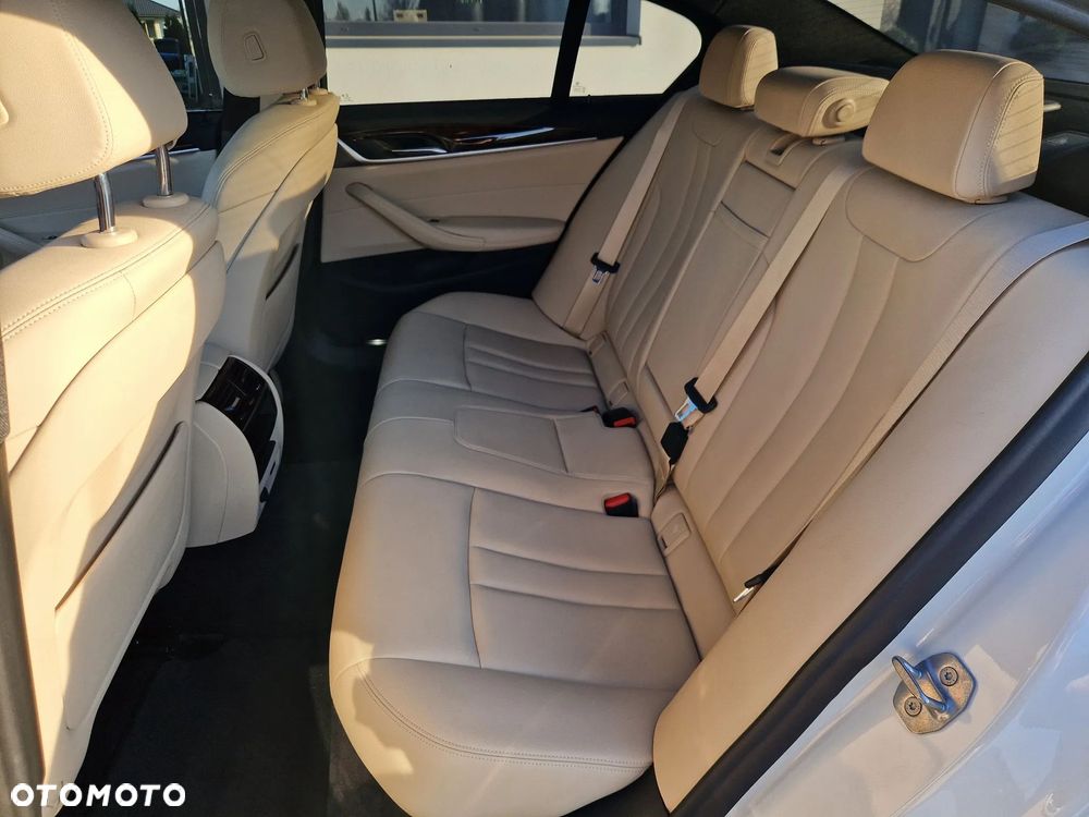 BMW Seria 5 530i Sport Line - 13