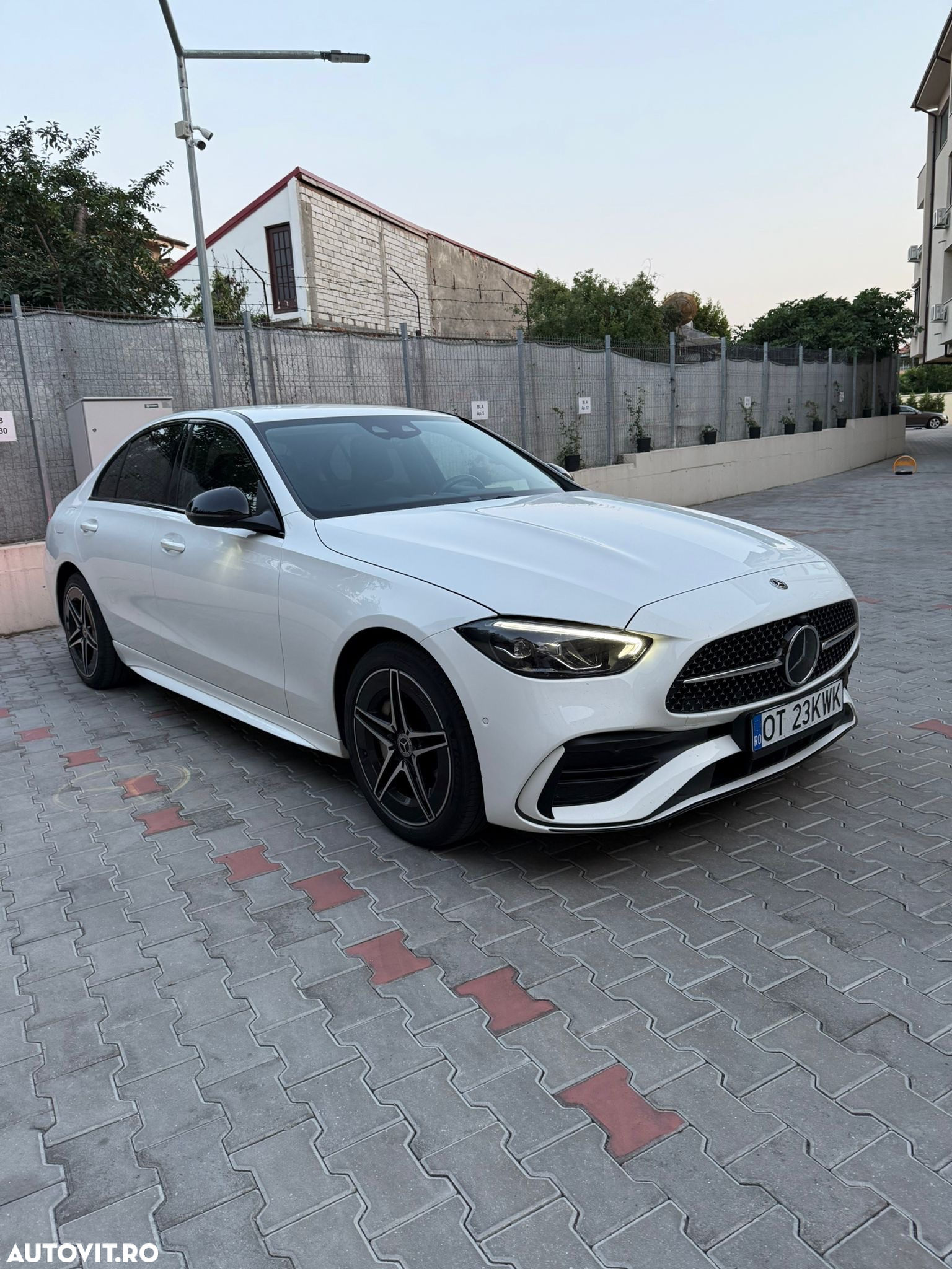 Mercedes-Benz C 300 e T 9G-TRONIC AMG Line Advanced - 4